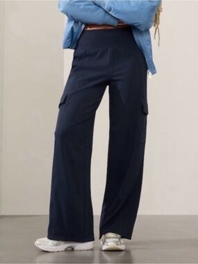 Athleta Venice Navy Wide-Leg Cargo Pants size 12